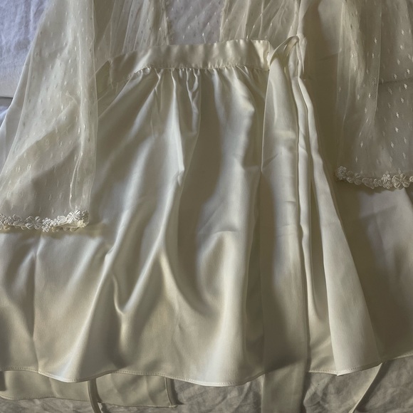 Flora Nikrooz Showstopper Robe - Picture 4 of 9